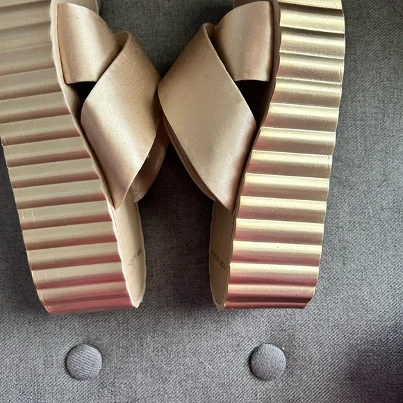 Tory Burch Women's Cream Rosey gold Sandals size 8 - Picture 4 of 5